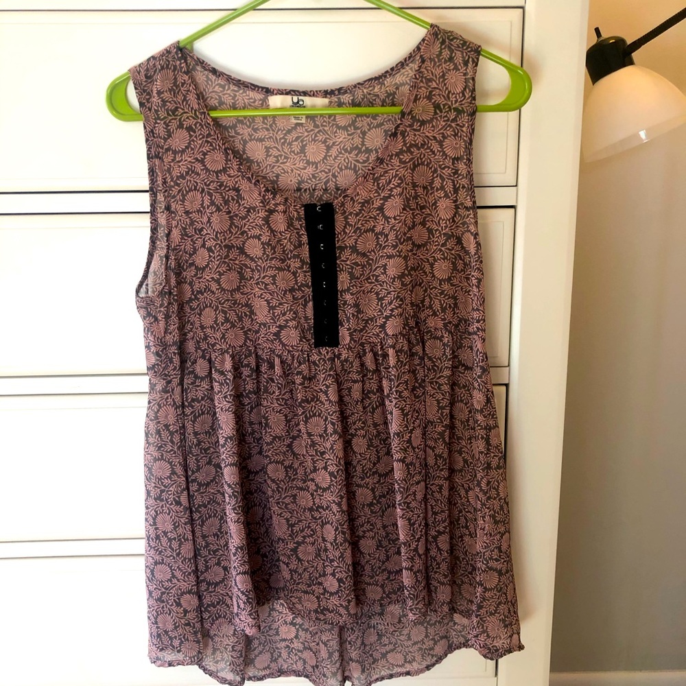 Flowy tank